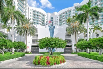 Building Photo - 7900 Harbor Island Dr