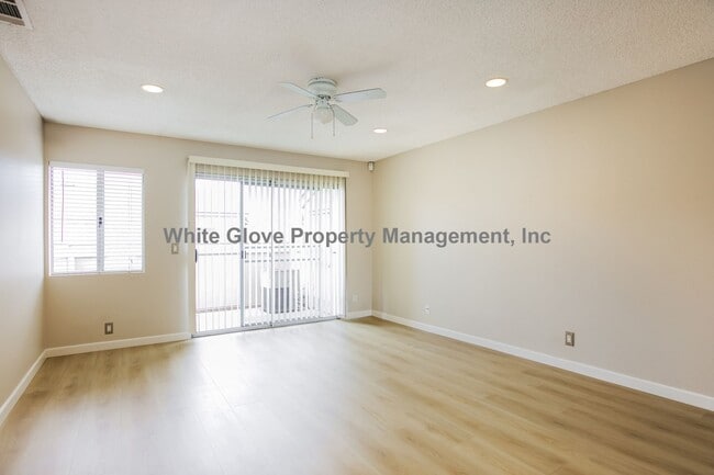 Foto del edificio - Charming 2-Bed Condo in Gated Cypress Community with Pool & Balcony