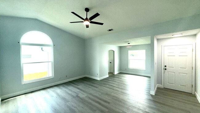 Foto del edificio - 5390 Warrior Ln