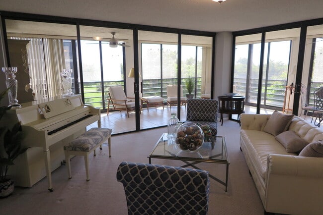 Building Photo - 7578 Regency Lake Dr