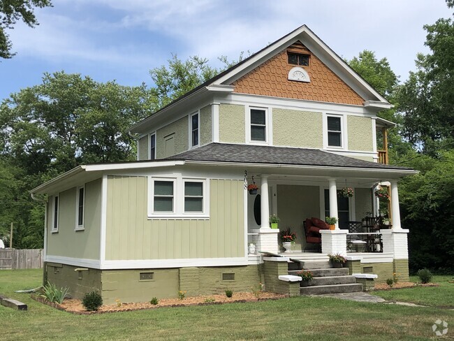 Building Photo - 308 Rose St