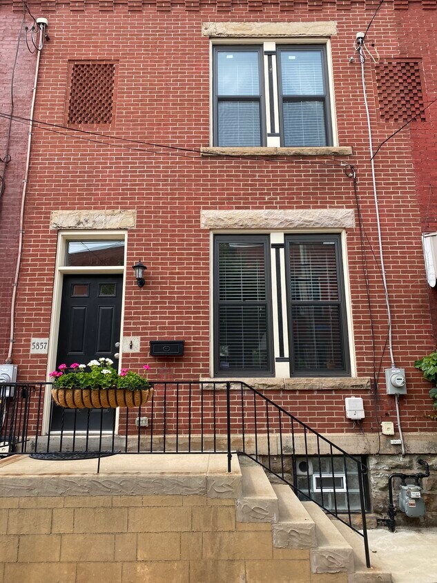 Gorgeous Townhome in Shadyside - 5857 Pierce St