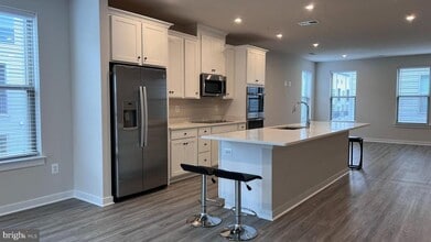 Building Photo - 2433 Silver Line Aly