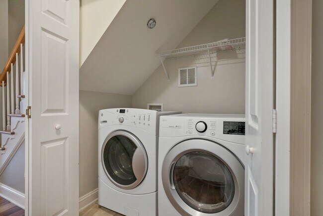 Foto del edificio - 403 Whitmore Ln