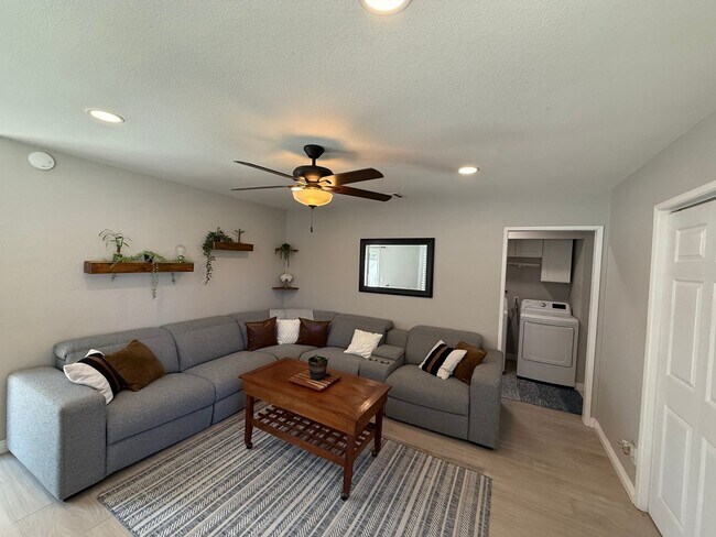 Foto del edificio - Well Maintained & Updated Home