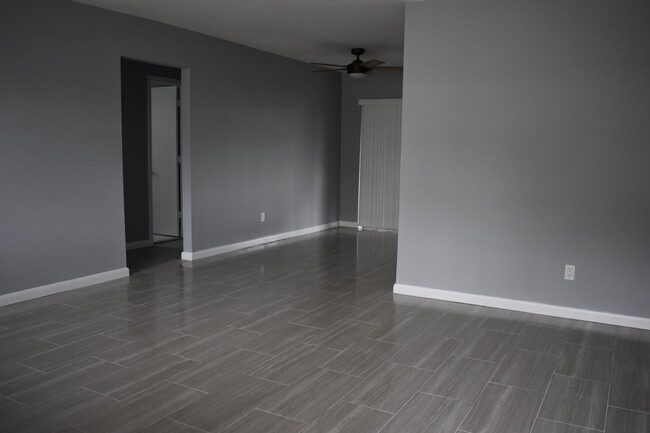 Building Photo - 980 NW 69th Ave