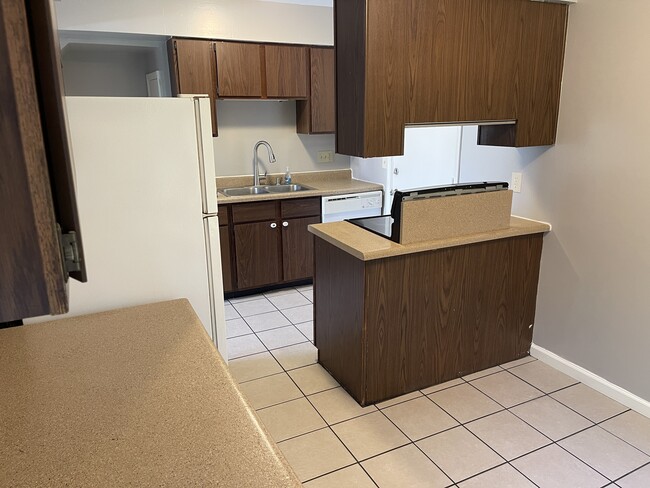 Building Photo - 4465 W Milham Ave