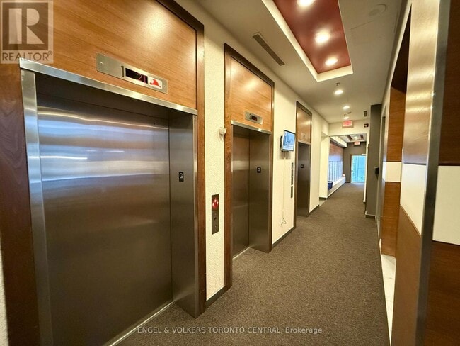 Building Photo - 70 Town Centre Court