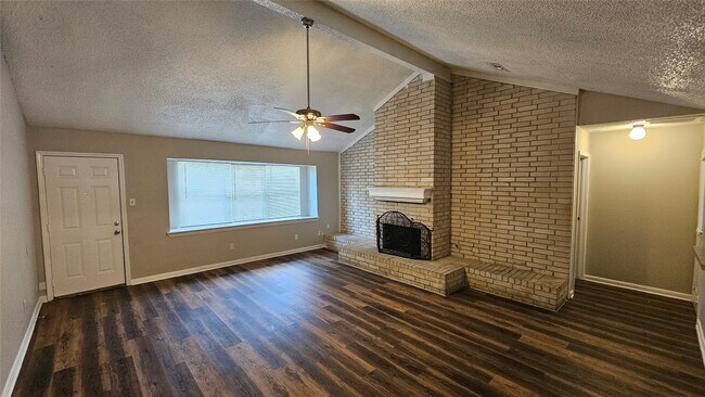 Foto del edificio - 23915 Spring Fork Dr