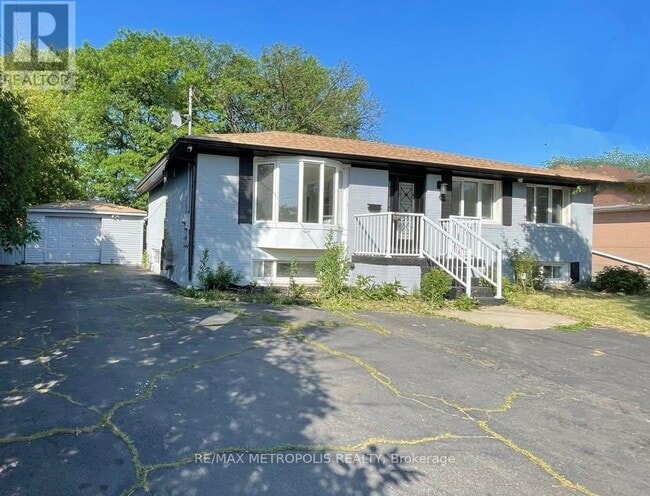 Building Photo - 575 Third Line
