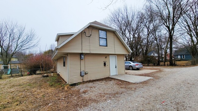 Building Photo - Great 2 bedroom fully remodeled