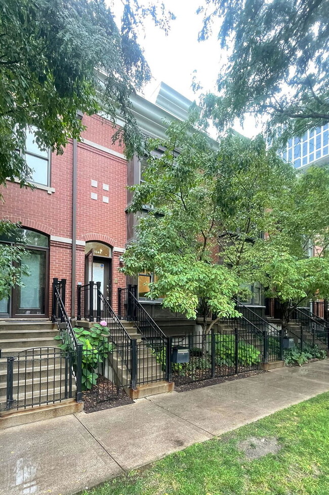 Building Photo - 1344 S Indiana Ave