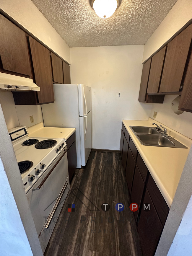 Building Photo - 1 Bedroom | 1 Bathroom Unit in Dysart Avai...