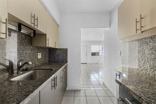 Building Photo - 770 83rd St