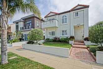 Building Photo - 202 N Juanita Ave