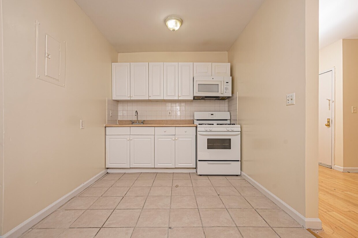 Primary Photo - 700 27th St