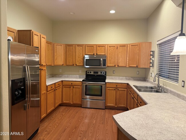 Foto del edificio - 15825 N Hidden Valley Ln