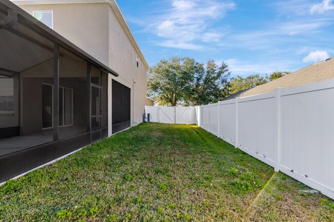 Building Photo - Great Home.  Freshly Painted and new flooring