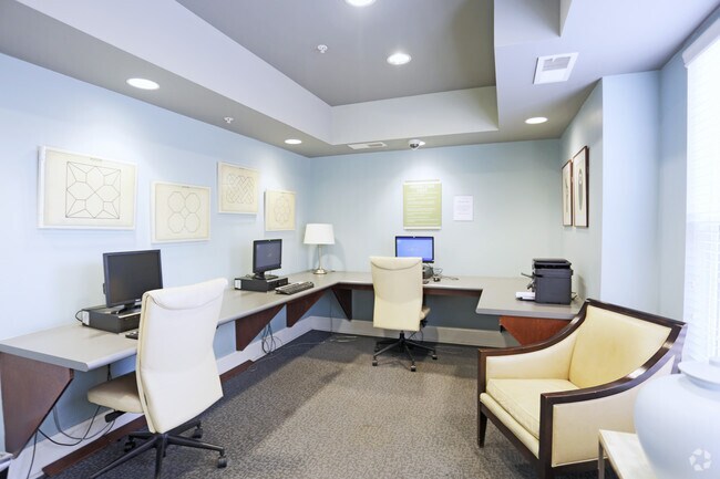 Cibercafé - Live Oak Apartments LLC Ashley Square
