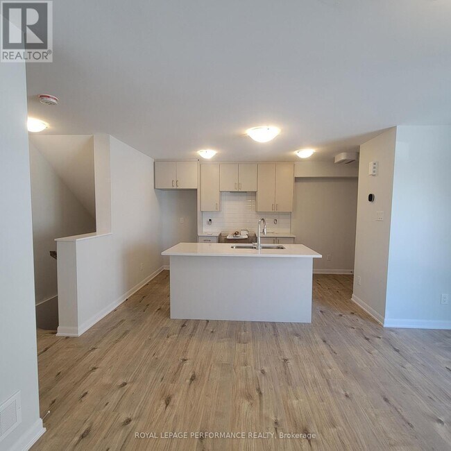 Building Photo - 809 Arcadian Private