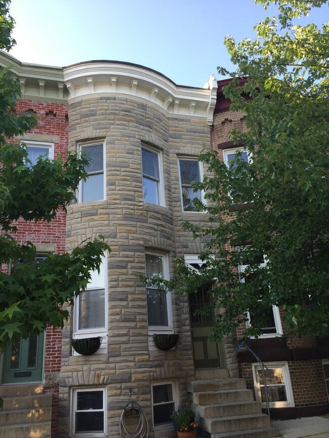 Foto del edificio - 3 bedroom row house located in desirable H...