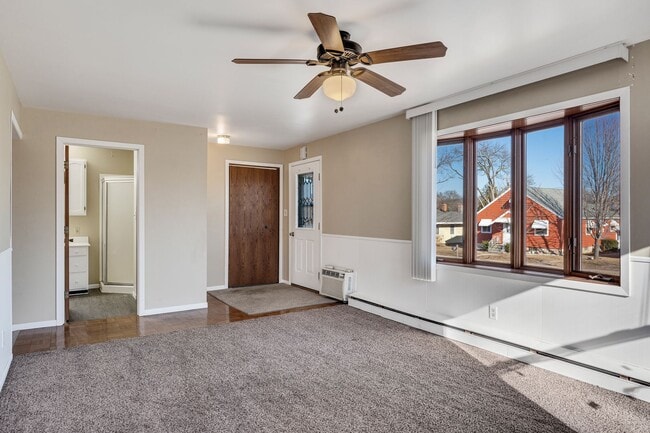 Building Photo - 526 8th Ave S