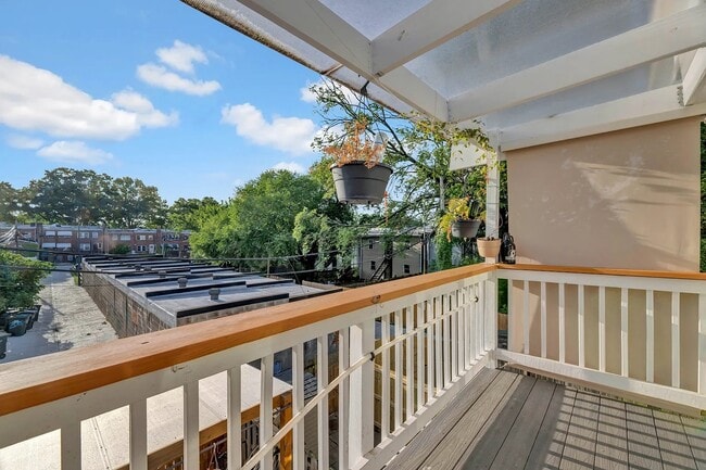 Photo - 639 20th St NE House