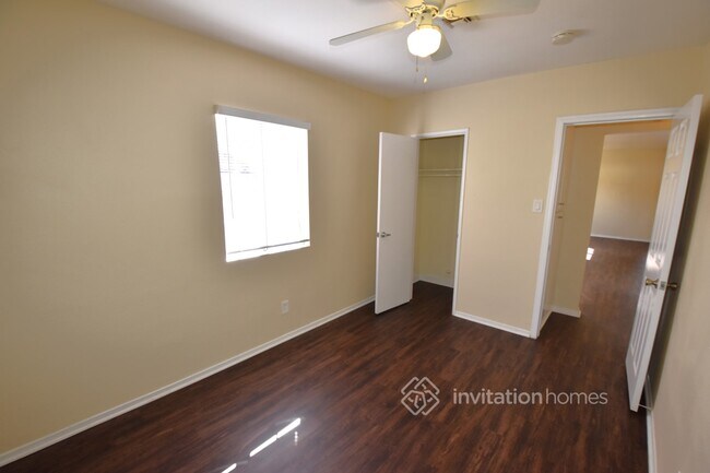 Building Photo - 11445 Littchen St