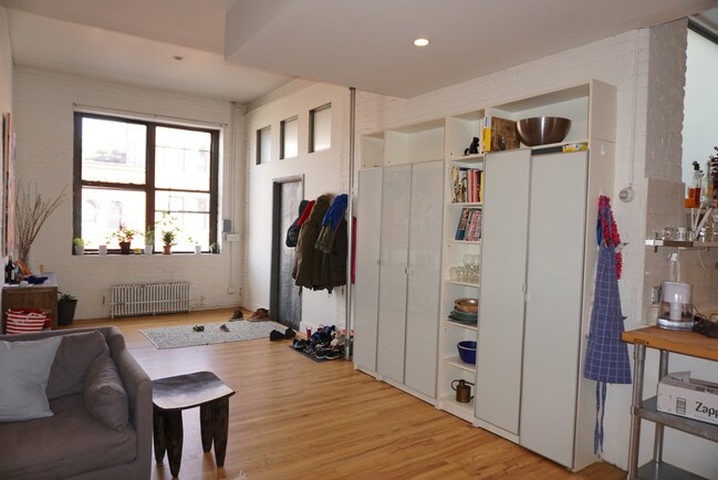 Foto del edificio - 162 Carlton Ave