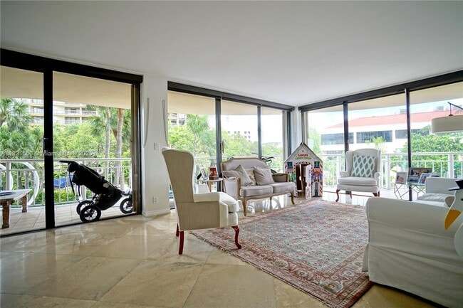 Building Photo - 2843 S Bayshore Dr