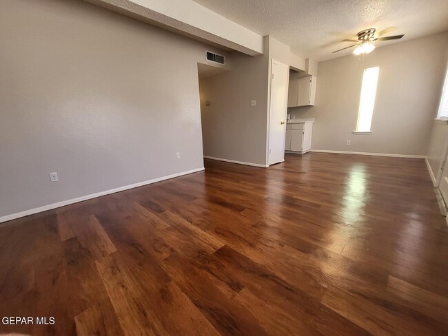 Foto del edificio - 5209 Carousel Dr