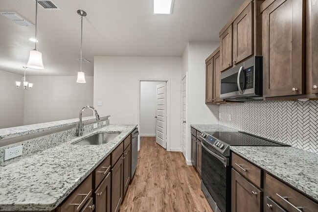 Building Photo - Beautiful Townhome Located South of Town N...