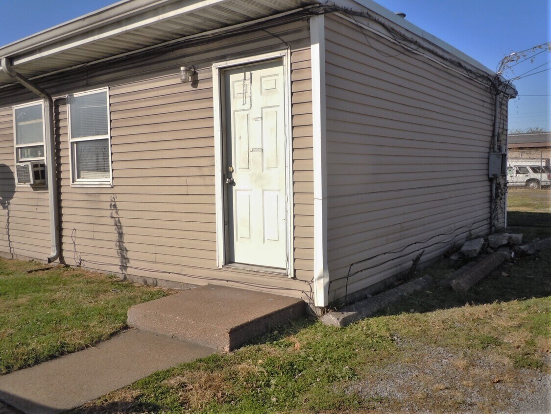 Primary Photo - 2815 Herbert St