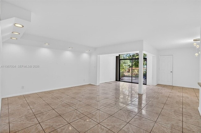 Building Photo - 347 Ives Dairy Rd