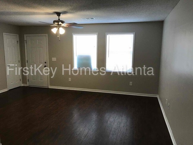 Building Photo - 11 Traylor St