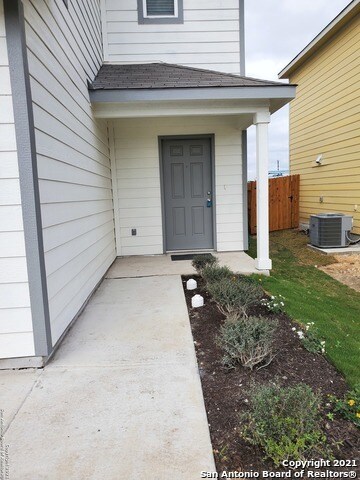 Building Photo - 743 Retama Pass
