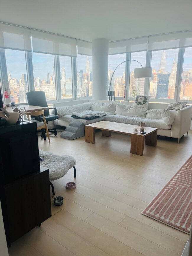 Building Photo - 1-15-15 57th Ave