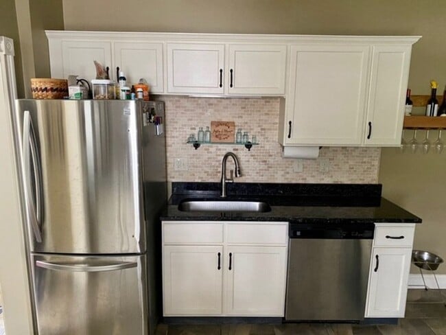 Building Photo - Spacious and Updated 2 Bd 1 Bath In Dedham...