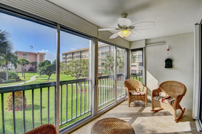 Building Photo - 900 Dogwood Dr