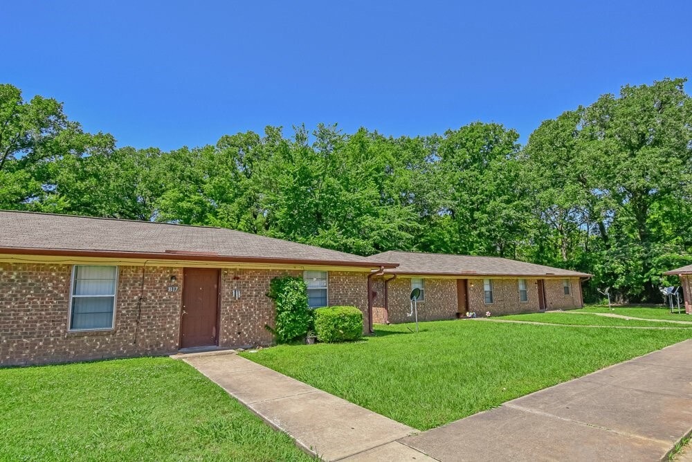 Building Photo - 331 N Longview St