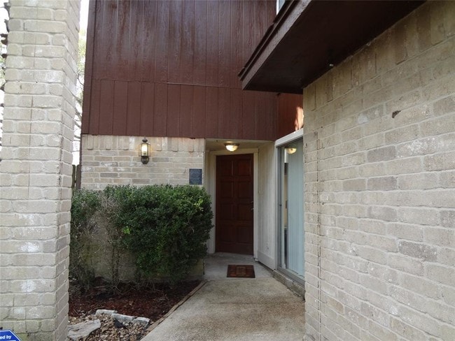 Building Photo - 16619 Capewood Dr