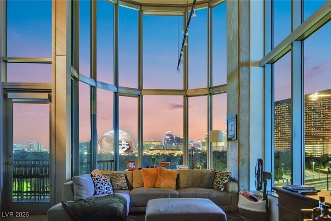 Foto del edificio - 360 E Desert Inn Rd