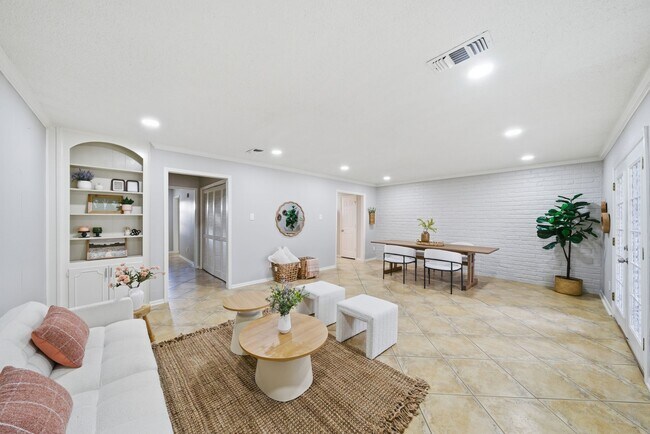 Foto del edificio - 14185 Misty Meadow Ln