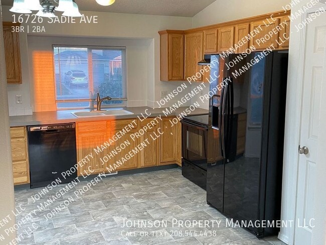 Foto del edificio - 16726 Sadie Ave