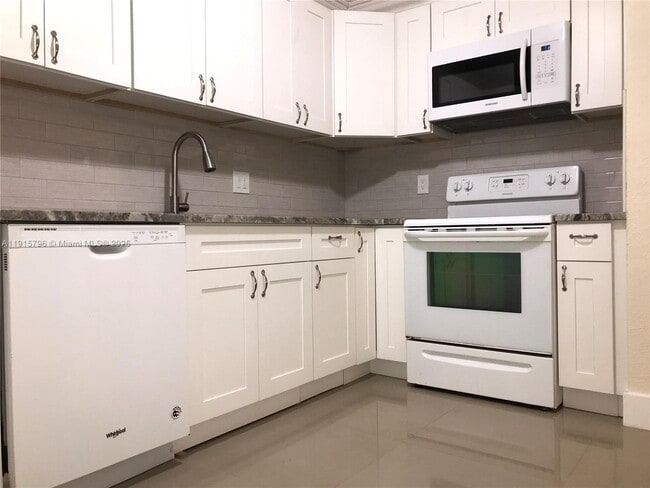 Foto del edificio - 3100 Riverside Dr