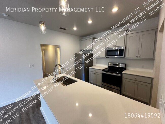 Foto del edificio - Three bed, Three bath Near TTU