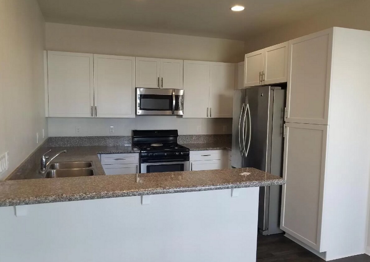 Building Photo - 877 Humbert Avenue - San Luis Obispo