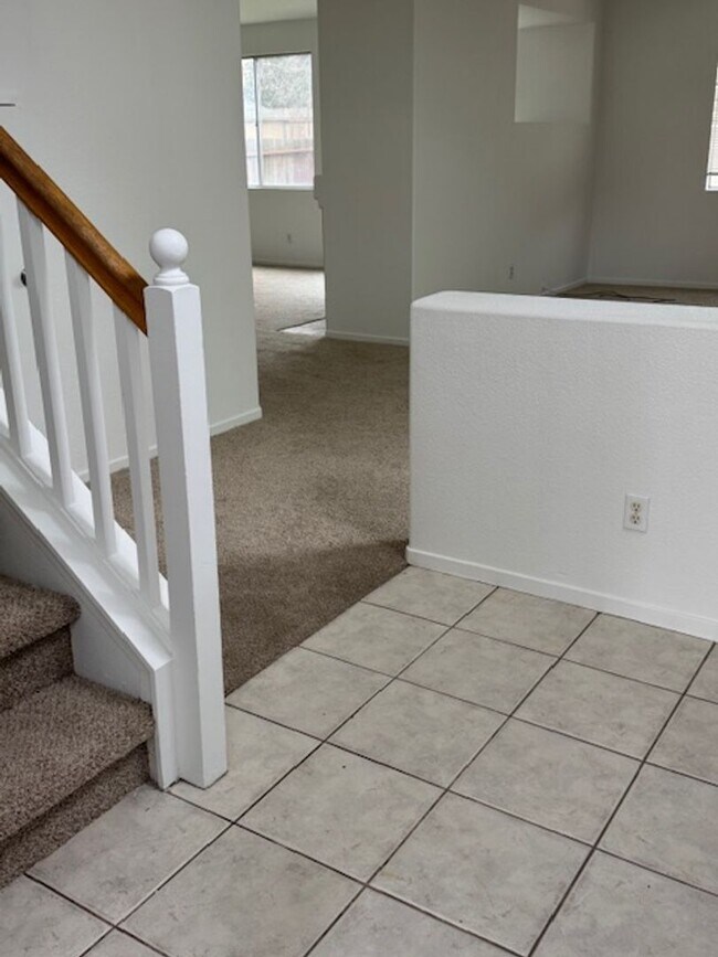 Foto del edificio - Spacious 4 Bed / 3 Bath Two-Story Home for Rent – Citrus Heights, CA