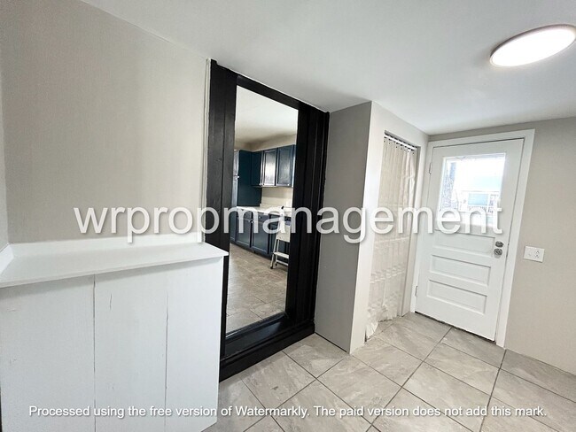 Foto del edificio - 4933 Statesville Dr