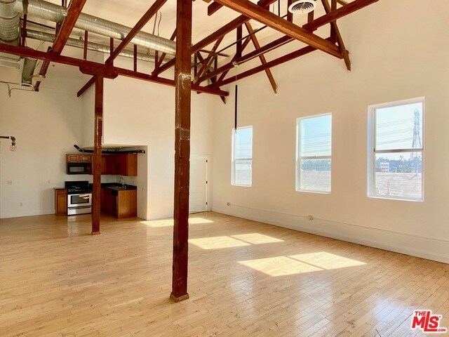 Foto del edificio - 726 S Santa Fe Ave
